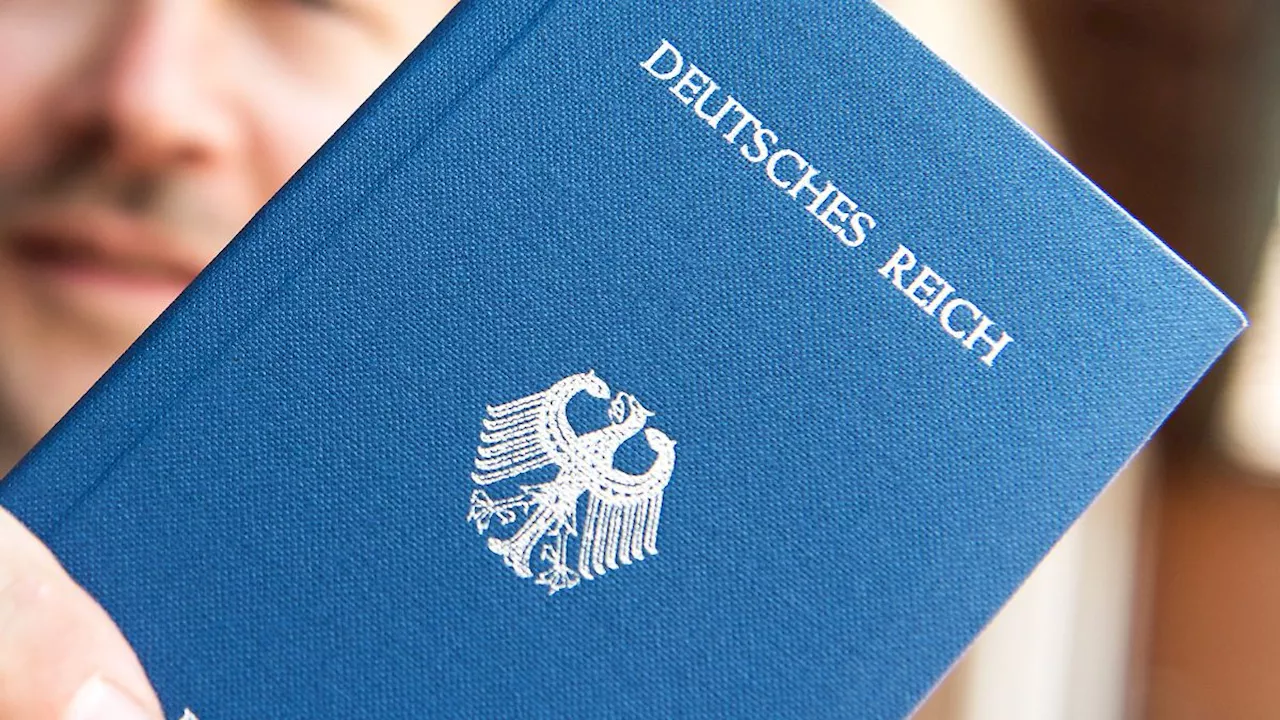 Prozess um gekürzte Dienstbezüge: Reichsbürgerin steht nicht volles Lehrer-Gehalt zu