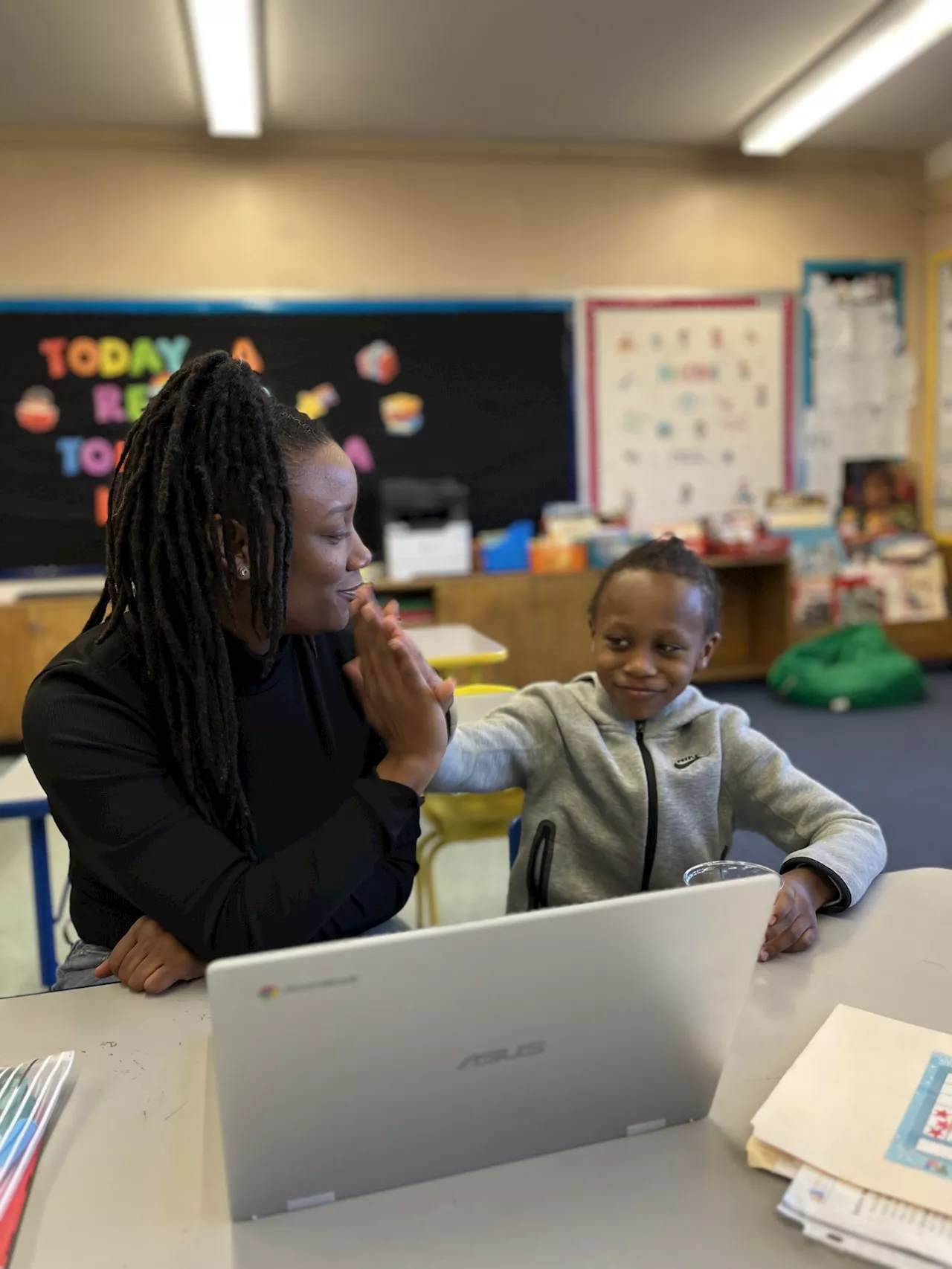 Volunteer Provides Essential Reading Support to Young Students