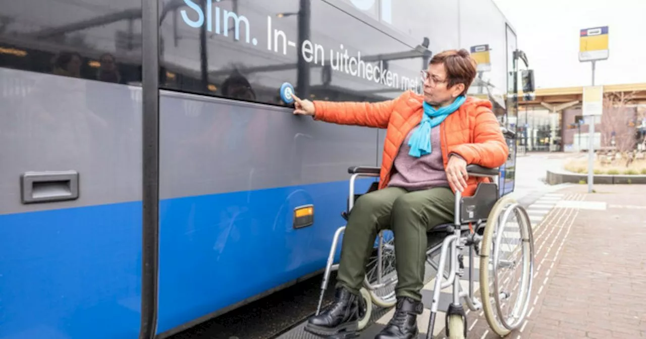 Qbuzz krijgt boete voor laten staan van reiziger in rolstoel