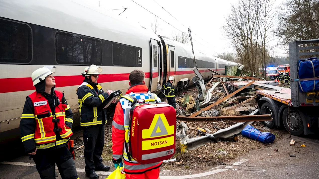 Unfall: ICE stößt in Hamburg mit Sattelzug zusammen