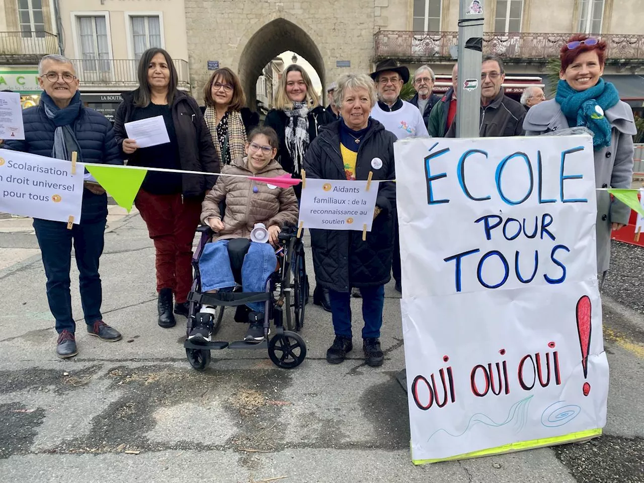 La loi sur le handicap a 20 ans : les associations villeneuvoises marquent le coup devant la Tour de Paris