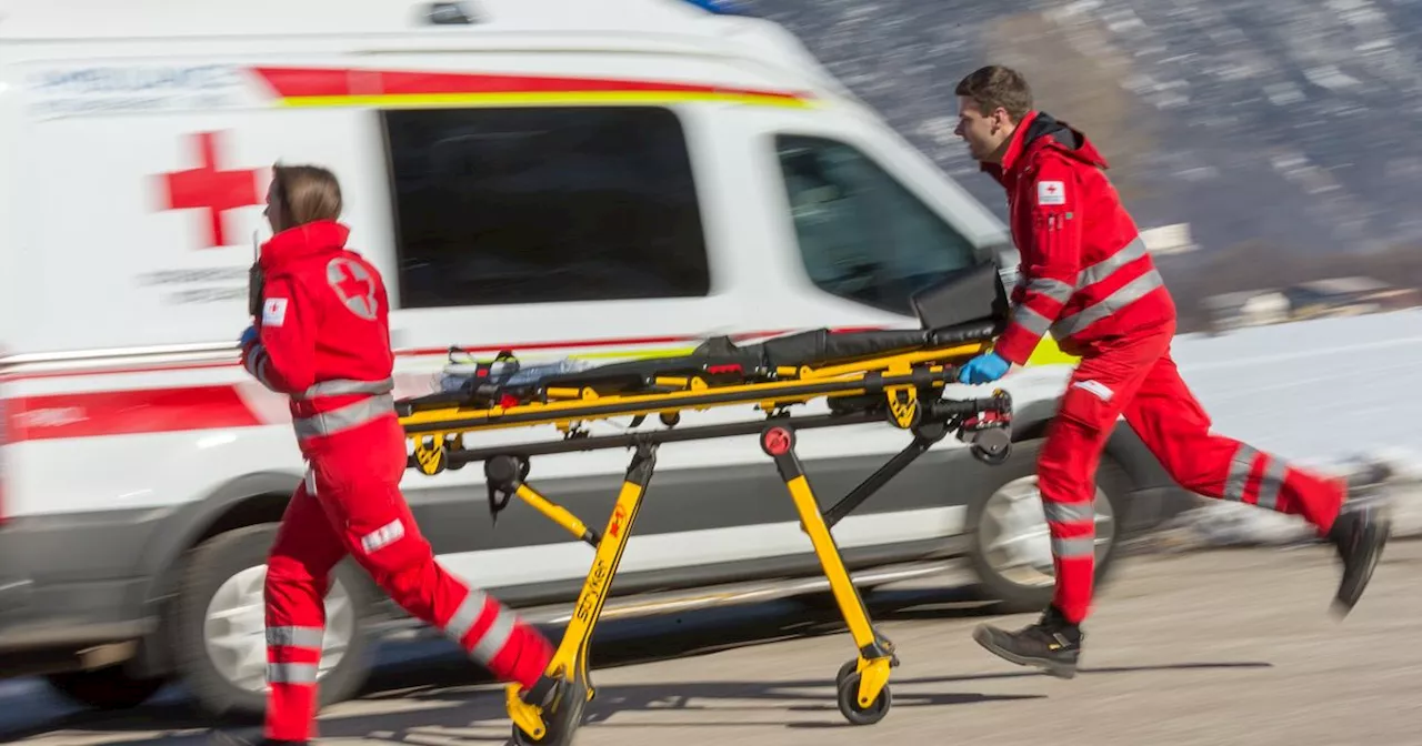 23-jährige Pkw-Lenkerin in Osttirol von Baum getroffen, eingeklemmt und verletzt