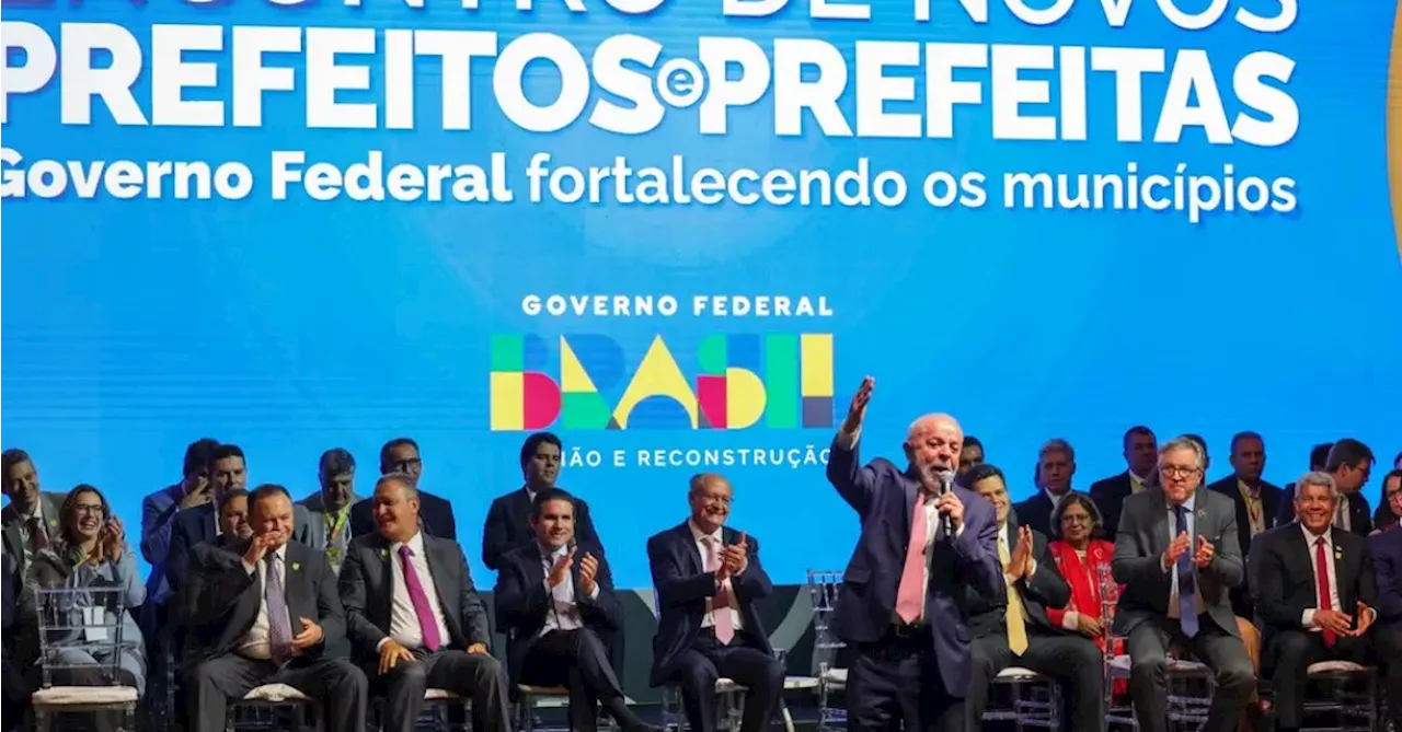 Em discurso, Lula usa bancos públicos para se aproximar de prefeitos