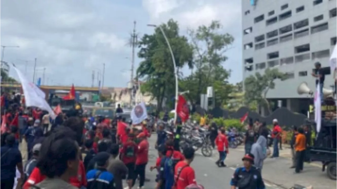 Ratusan Sopir Truk Kontainer Demo Gegara Macet Melanda di Pelabuhan Tanjung Priok