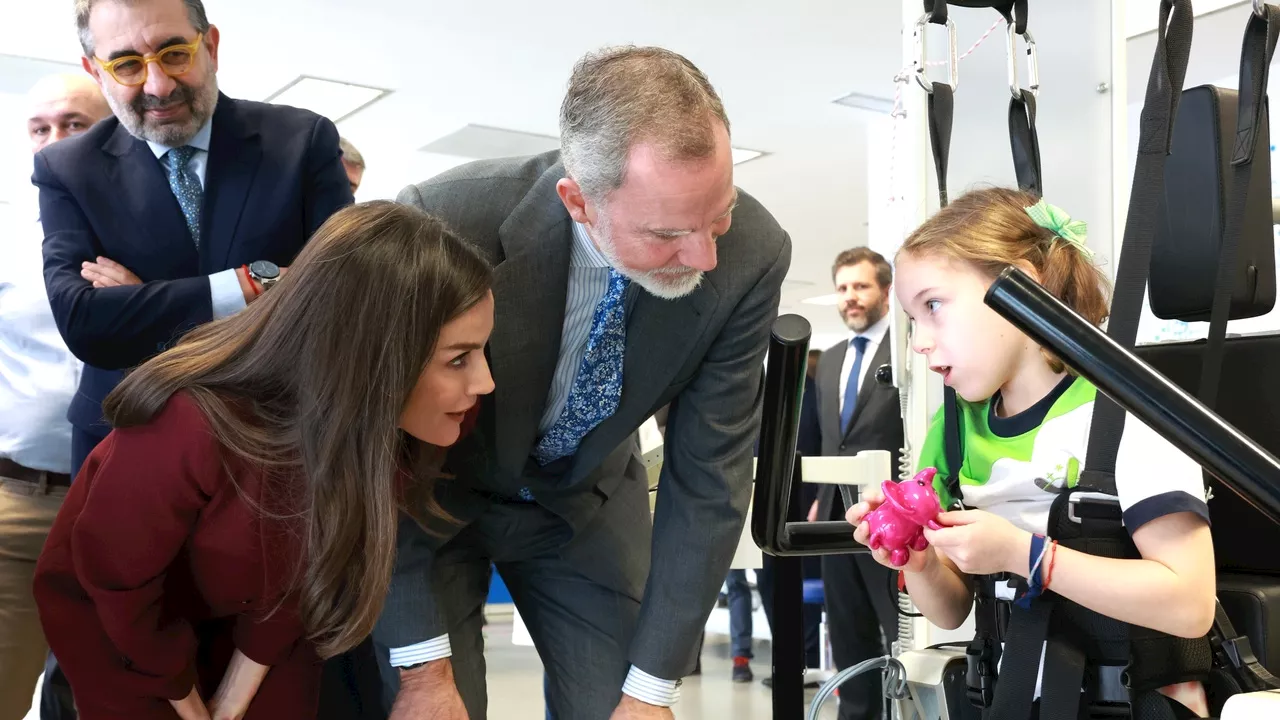 Los Reyes visitan el Hospital Nacional de Parapléjicos de Toledo en su 50 aniversario