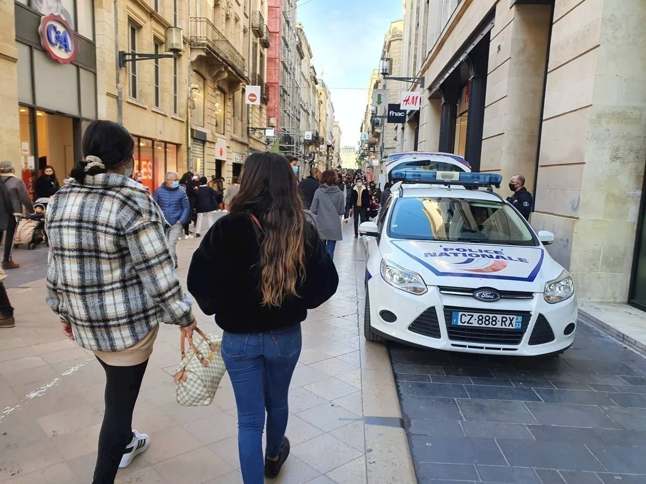 Bordeaux : Interdiction de vente d'alcool à emporter sur la place Saint-Projet