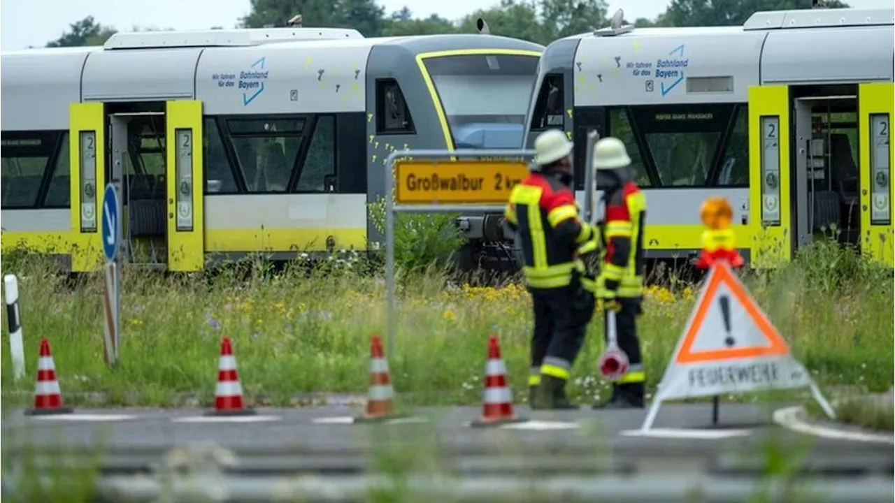 Frau stirbt bei Unfall an unbeschranktem Bahnübergang in Großwalbur