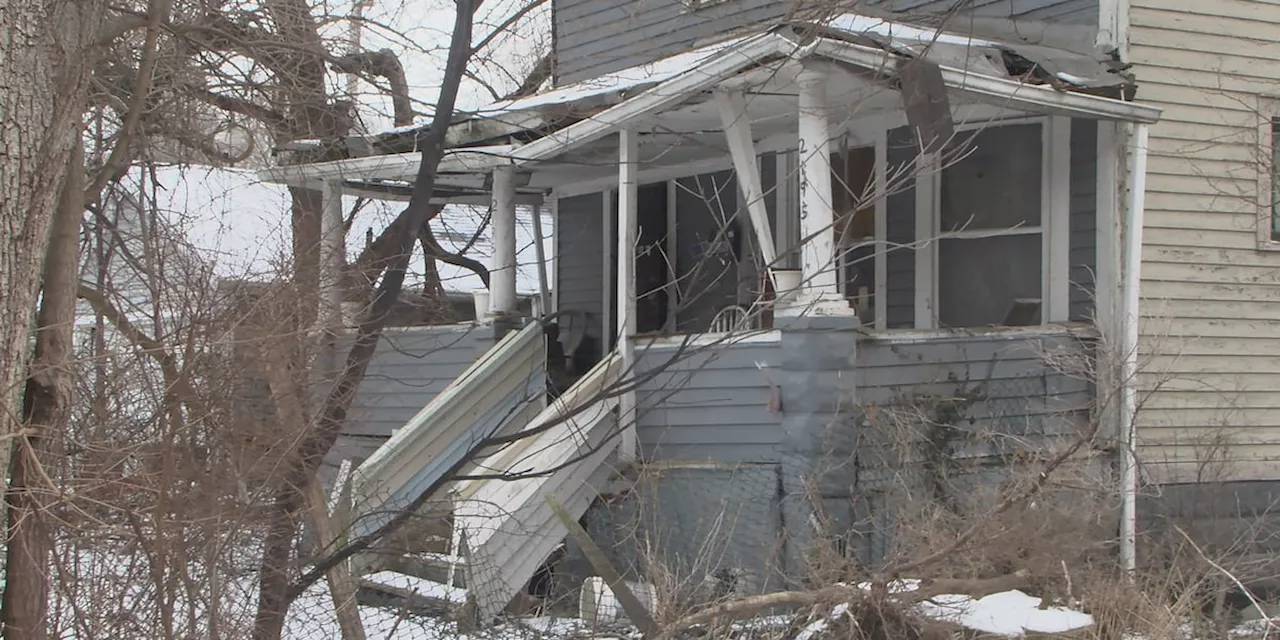 Nighrborhood plagued by abandoned, rotting house for years