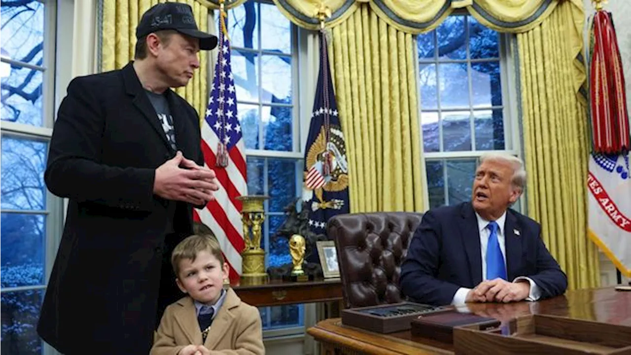 Momen Unik Elon Musk Ngasuh Anak, Ngupil di Dekat Donald Trump