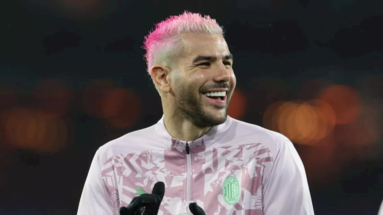 Theo Hernandez e il suo nuovo look fucsia: l'esperto di capigliature che fa la differenza sul campo