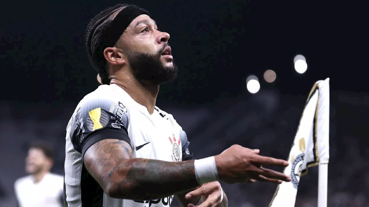 Corinthians recebe Depay com patch especial e mosaico no clássico contra o Santos