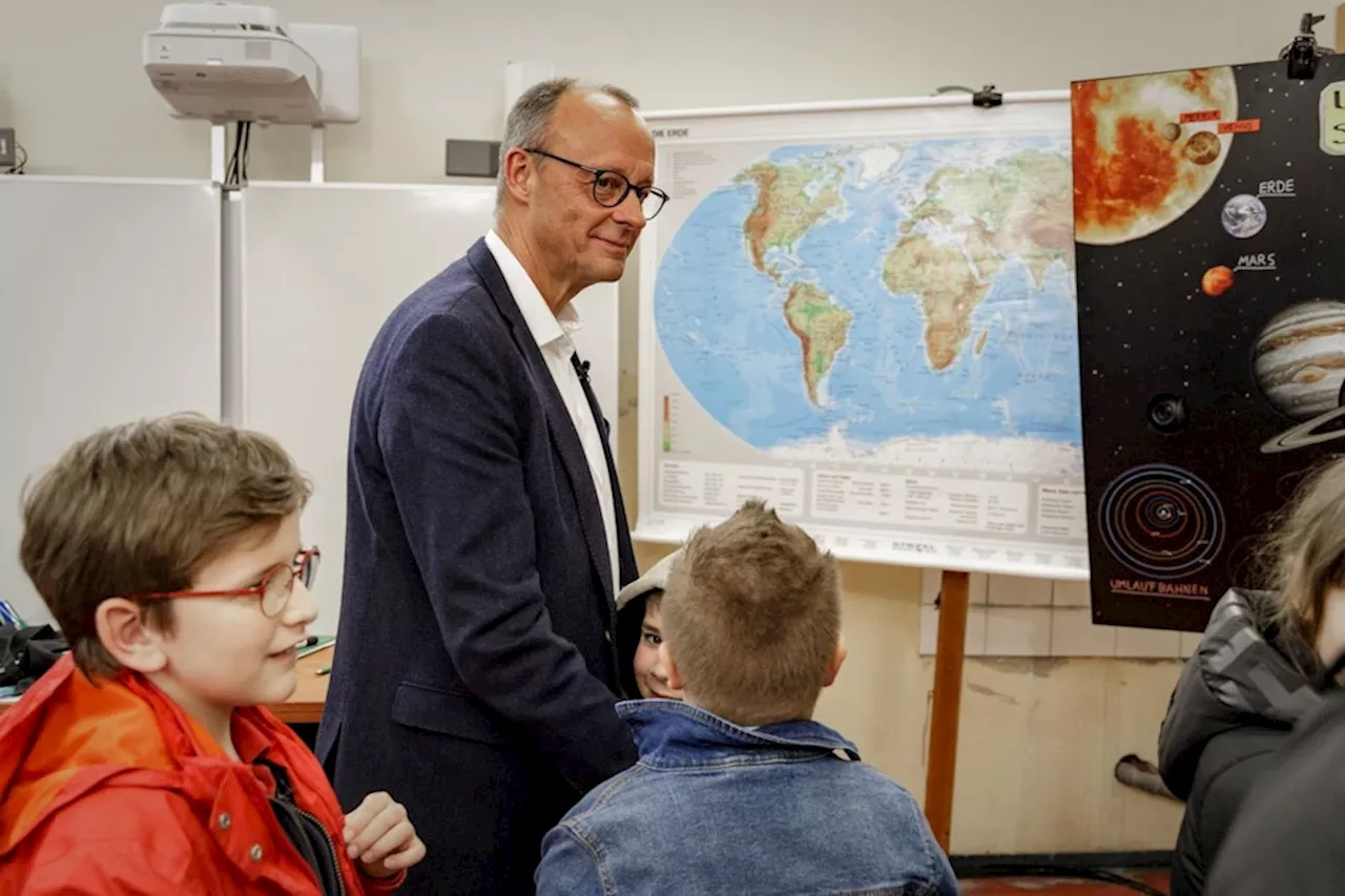 Als Merz vor Schülern über Scholz spricht, geht ein lautes Raunen durchs Klassenzimmer