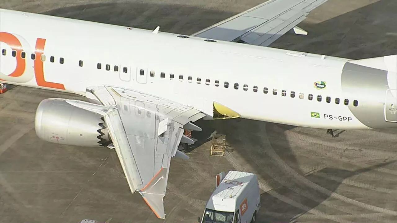 Avião da GOL colide com carro ao decolar no Galeão