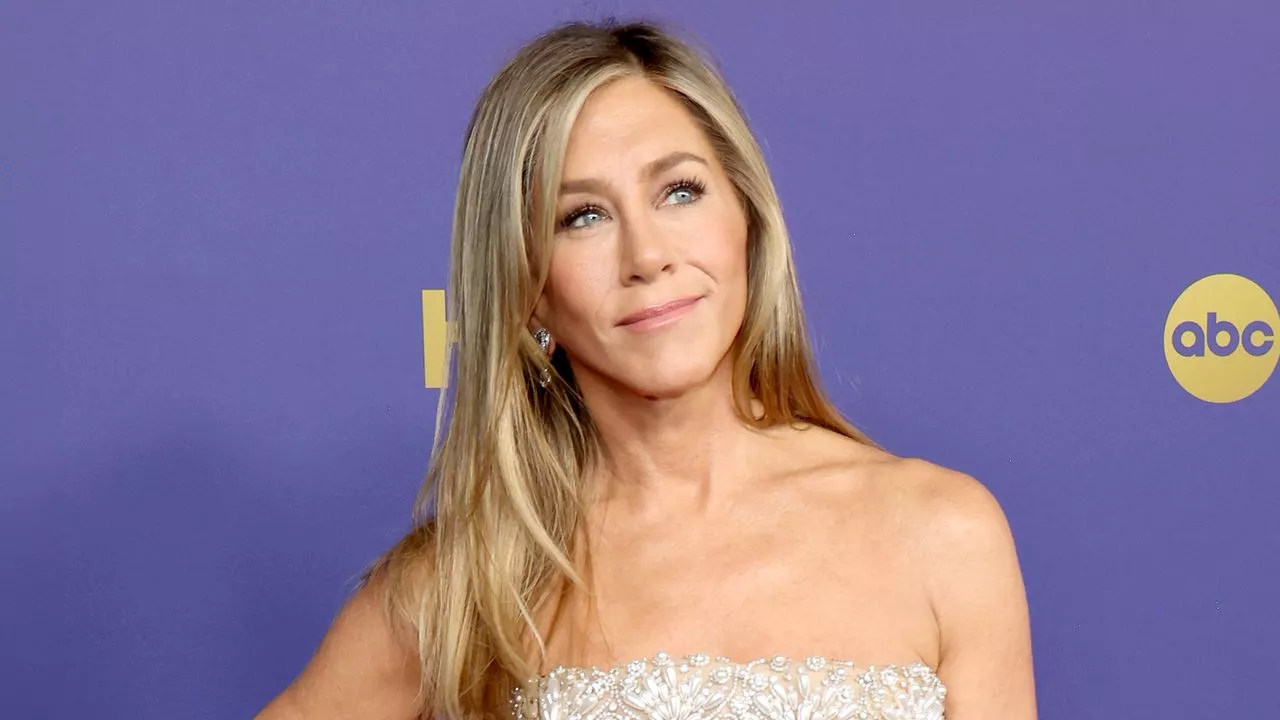 Jennifer Aniston's Latest Manicure Is the Perfect Valentine's Day (Or Any Day) Look