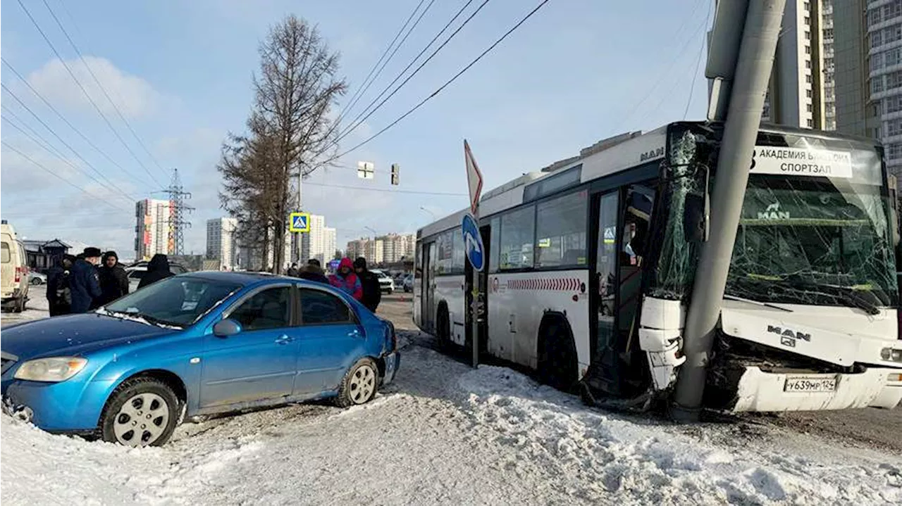 В Красноярске ДТП с автобусом и иномаркой: Семь пострадавших