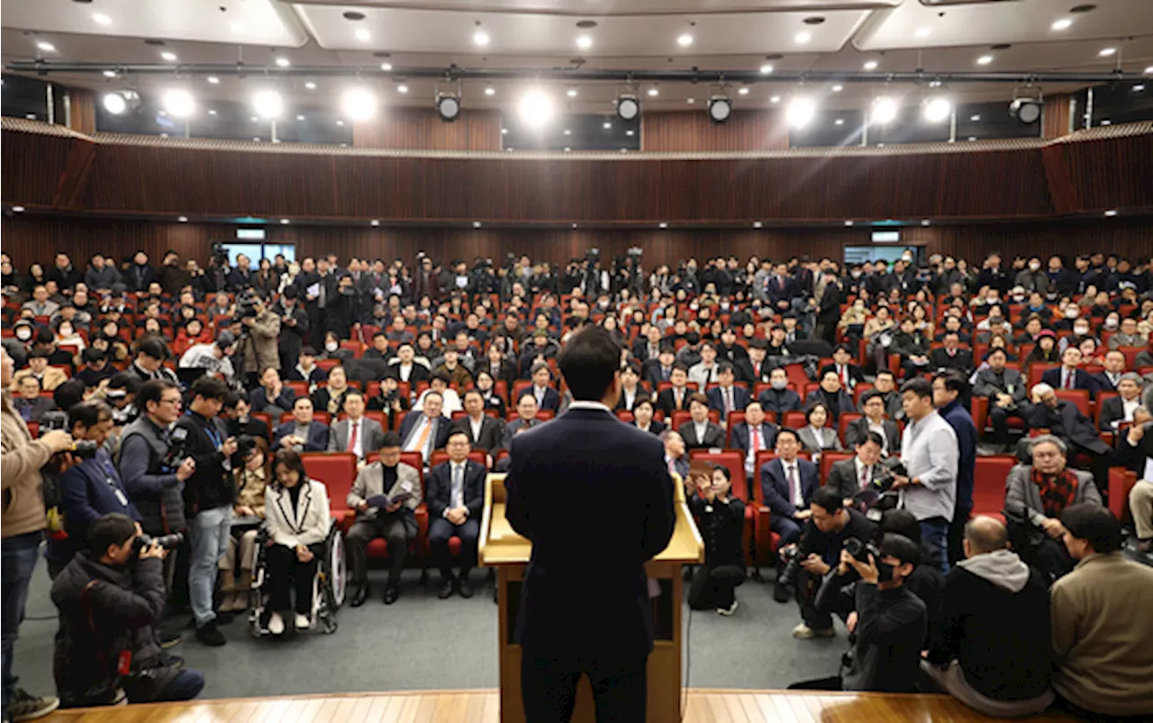 오세훈이 국회 뜨자…개헌 토론회에 여당 의원 48명 모였다