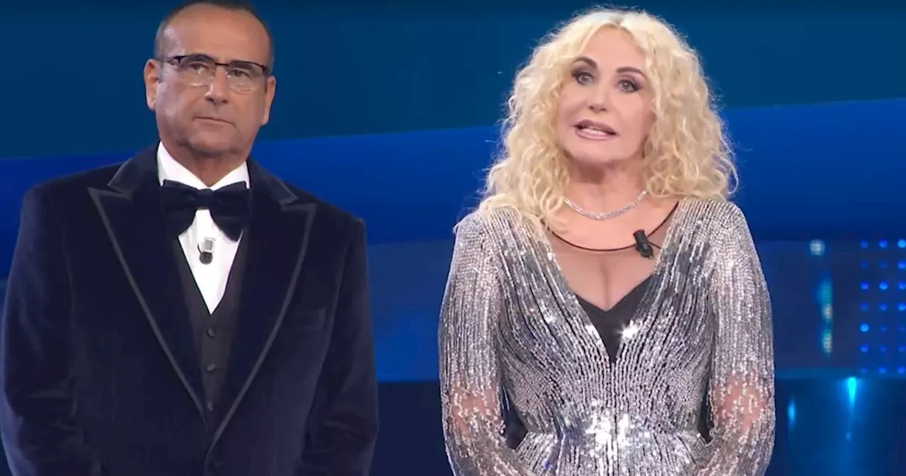 Sanremo 2025, Antonella Clerici insultata mentre è sul palco: &#034;Gonna che fa provincia&#034;