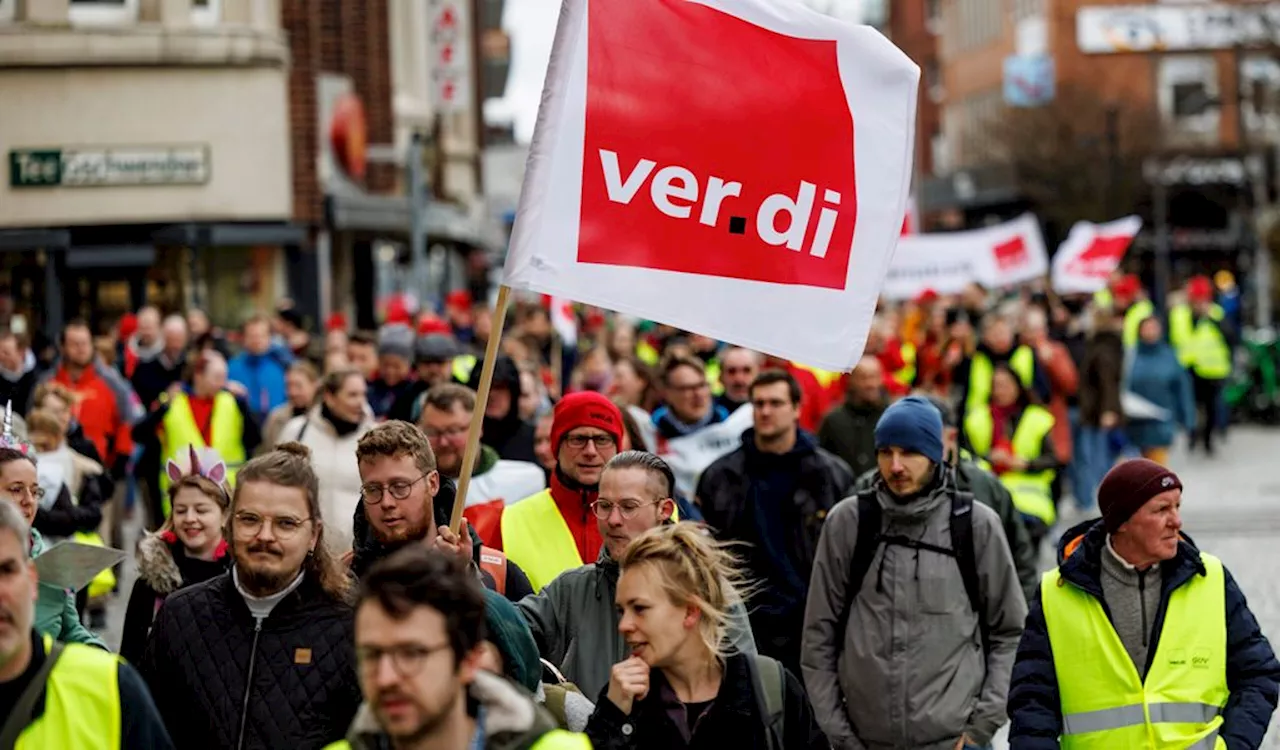 Warnstreik in Hamburg: Tausende Beschäftigte legen die Arbeit nieder