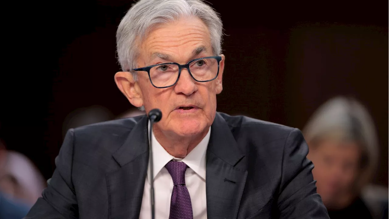 Powell Says Fed Doesn't Need to Rush Interest Rate Cuts