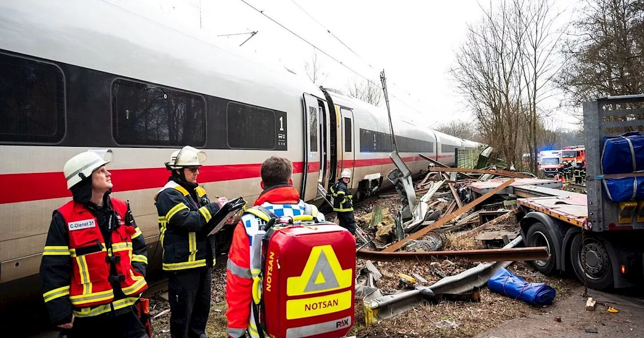 Tödliches Zugunglück im Süden Hamburgs: Aufräumarbeiten dauern an