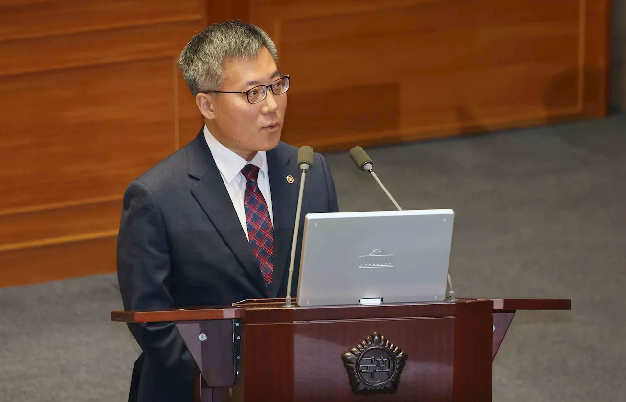 김건희 여사, 정치자금법 위반? 법무부 '명태균 황금폰' 포렌식 분석 우선