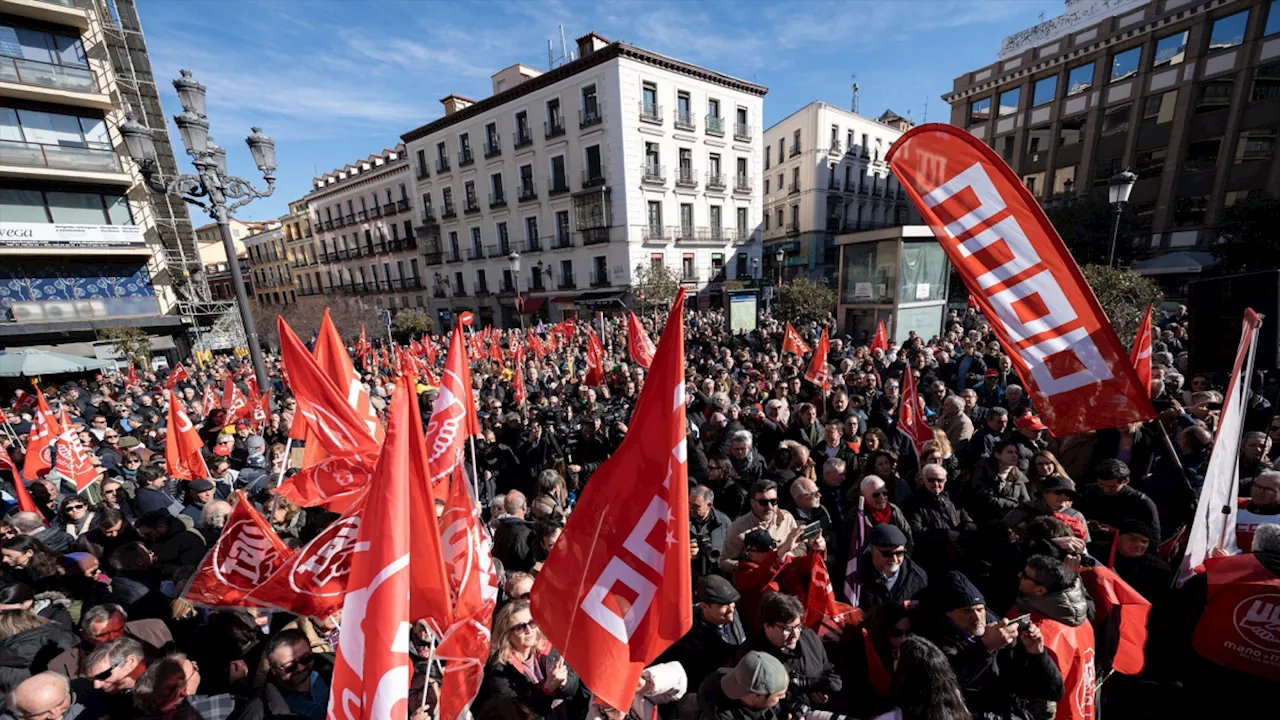 Pensionistas de UGT y CCOO se movilizan para exigir el pago íntegro de la deuda de Hacienda