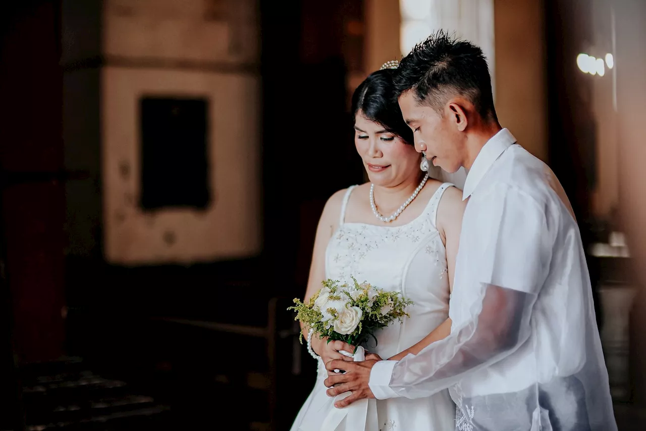 Silent but Solemn: Deaf Couple Weds in Philippines