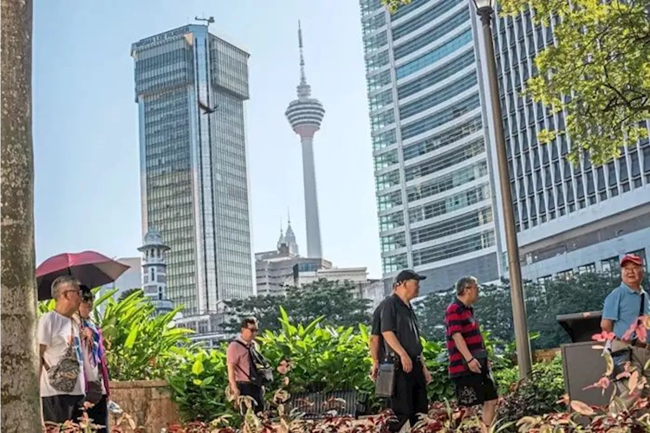 Malaysia's Services Sector Revenue Reaches Record High of RM2.4 Trillion in 2024