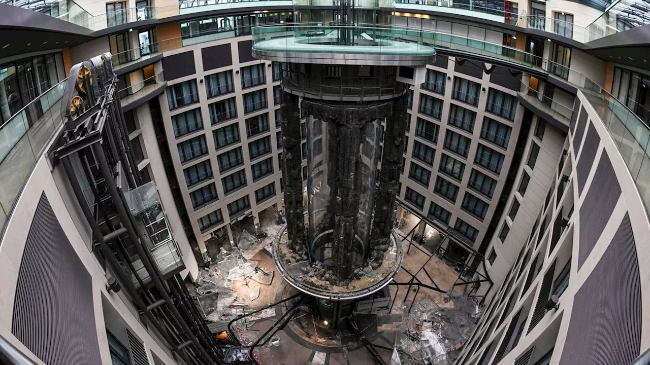 Berlin Hotel nach Platzen des Riesenaquariums wiedereröffnet