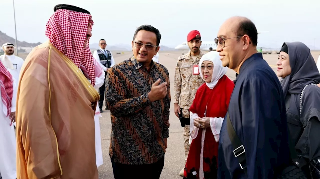 Tiba di Madinah Pakai Hijab Putih, Megawati Bakal Ziarah ke Makam Nabi Muhammad Bareng Keluarga