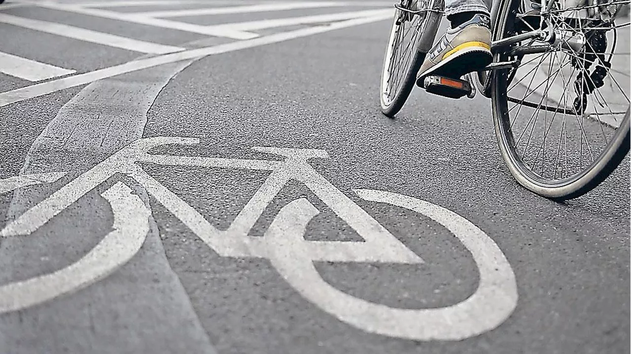 Neuer Radfahrstreifen an der Sonnenallee in Berlin