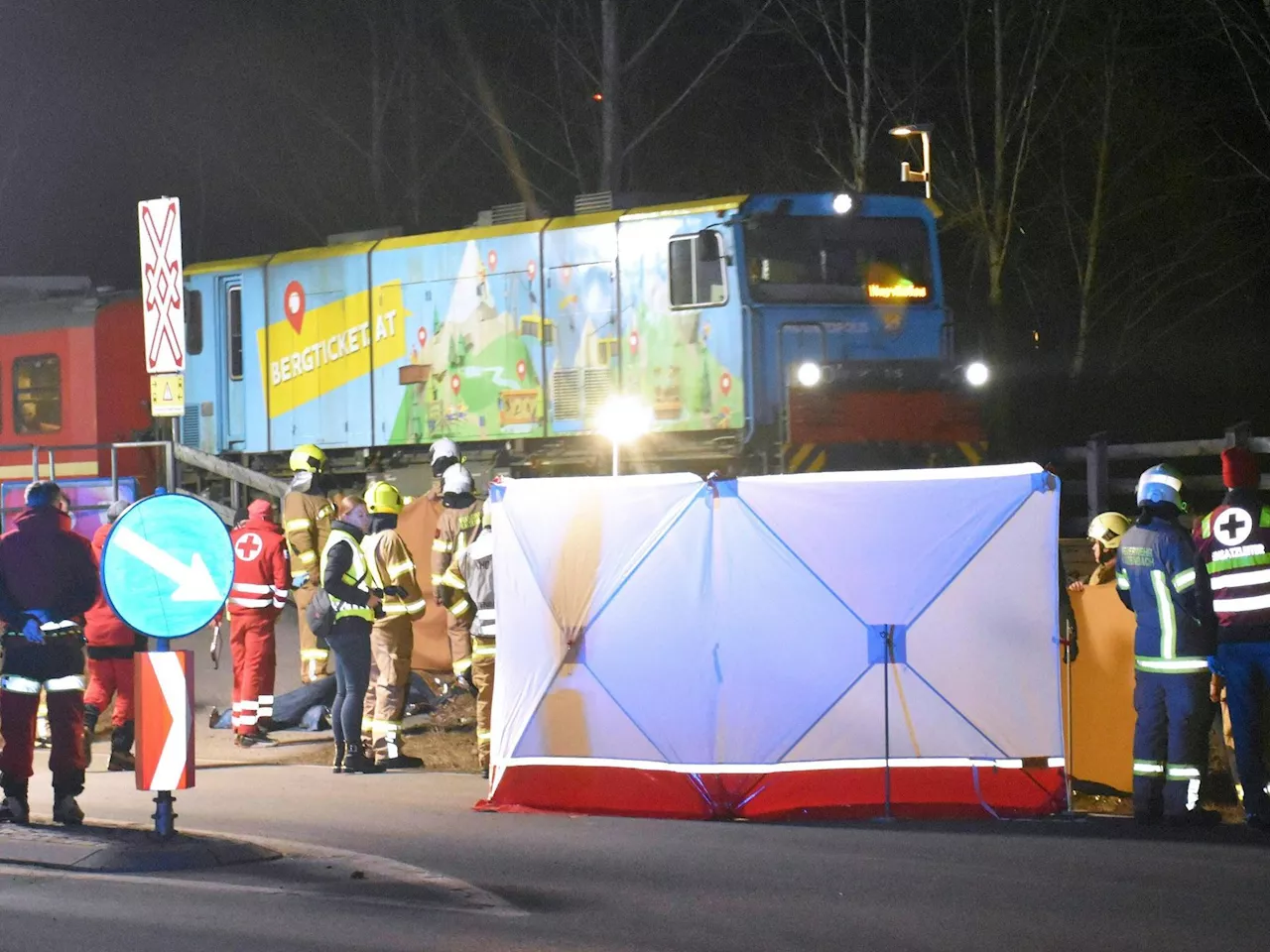 Tragischer Zugunfall im Zillertal: Ehepaar stirbt bei Bahnübergang