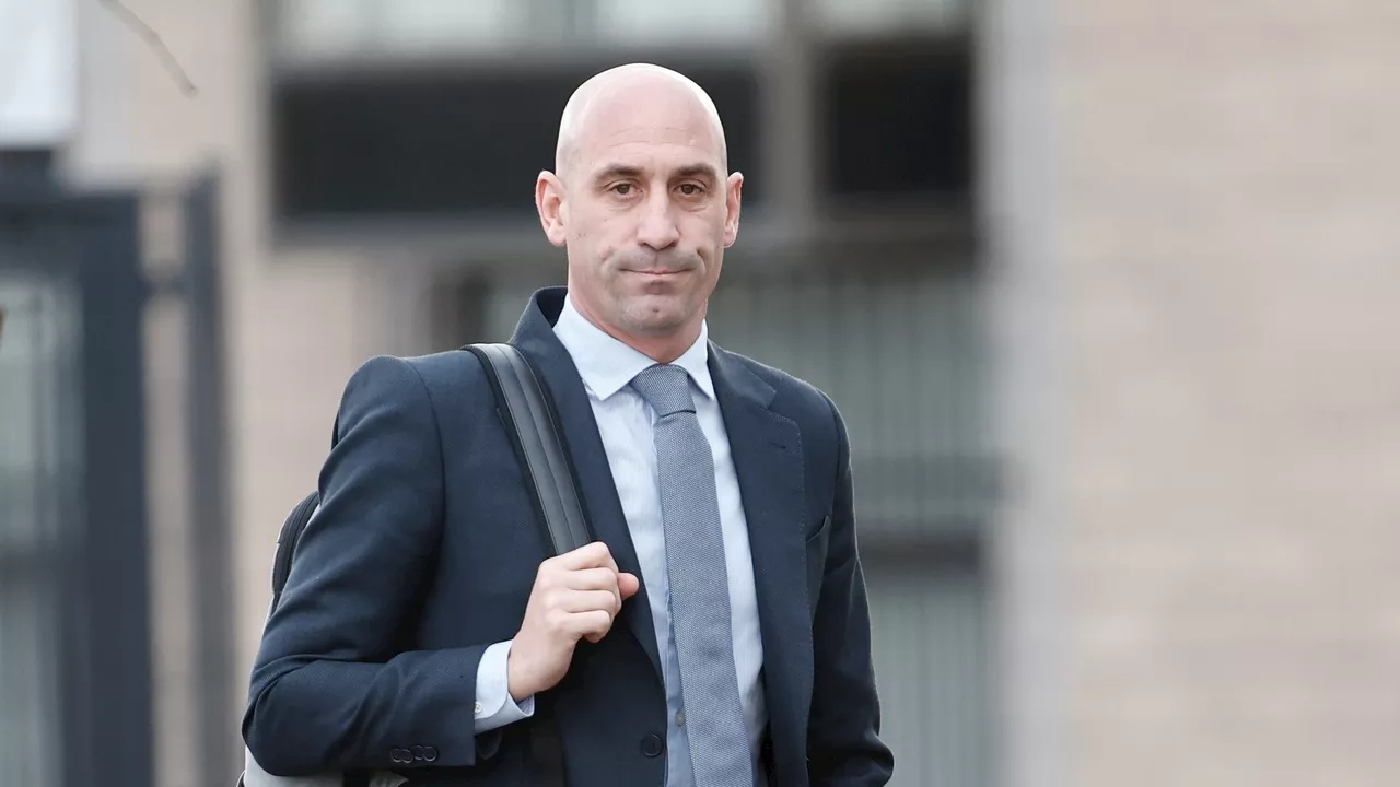 Las tarjetas rojas del juicio contra Luis Rubiales por el beso a Jenni Hermoso