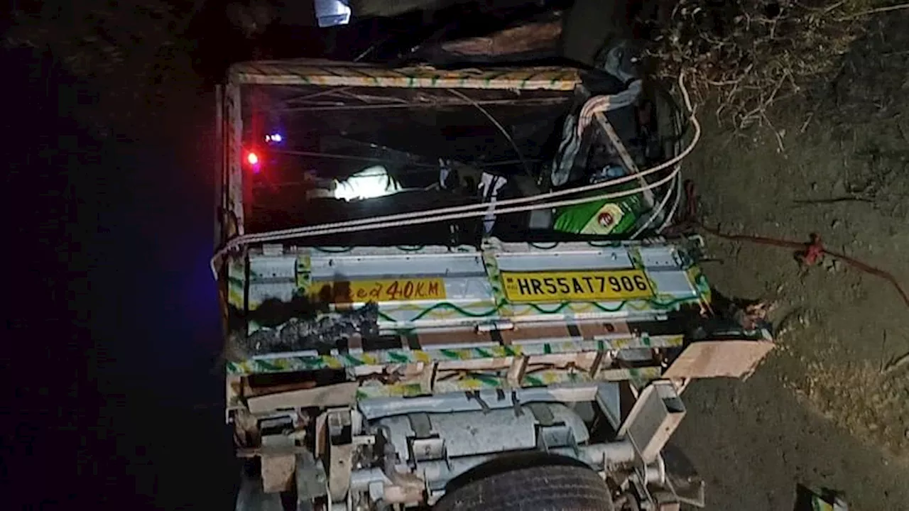 Accident In Shahjahanpur: ट्रक की टक्कर से टाटा मैजिक सवार चार लोगों की मौत, 16 घायल; खून से लाल हुआ हाईवे