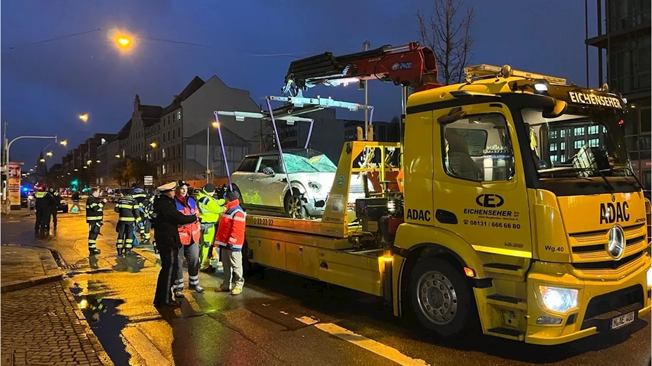 Dramatischer Vorfall in München: Auto rast in Menschenmenge - mehrere Verletzte