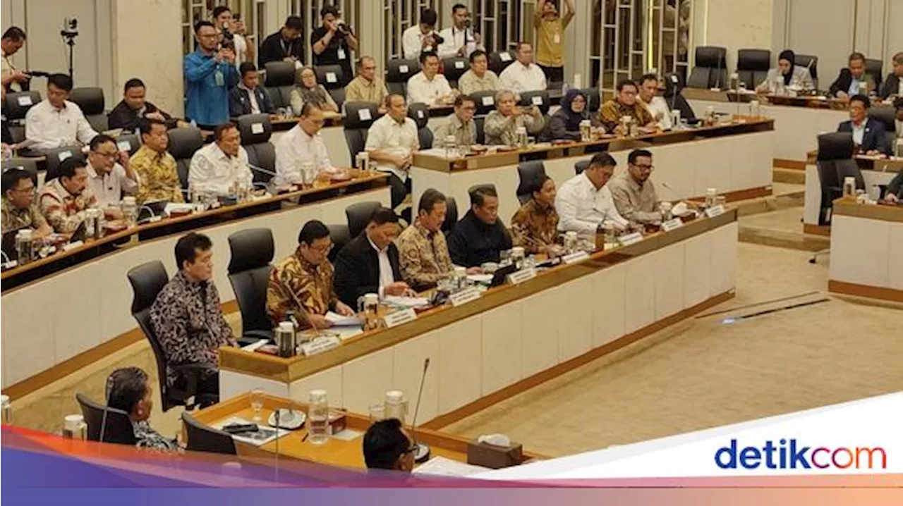 Bahas Anggaran Dipangkas, 3 Menteri Prabowo Rapat Malam di DPR