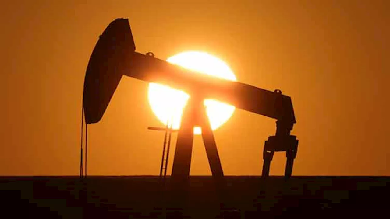 Oil falls as potential Ukraine peace deal may ease supply disruptions