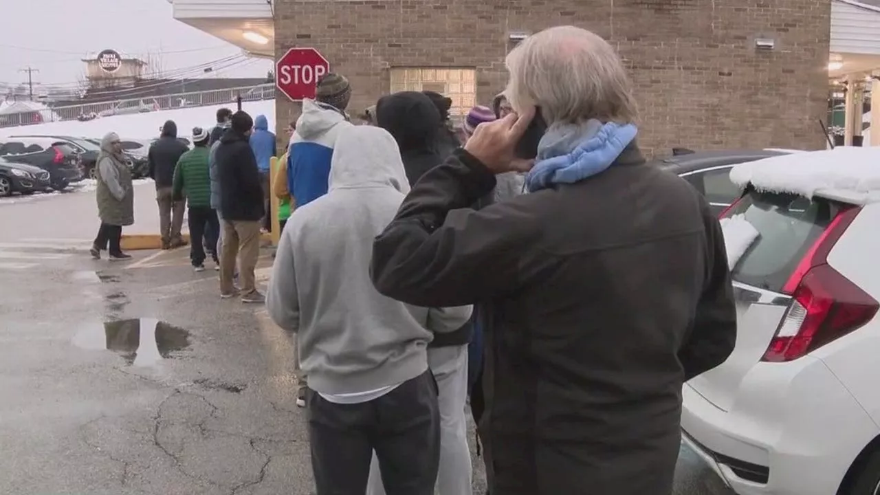 Eagles Fans Line Up for Super Bowl Parade Tickets