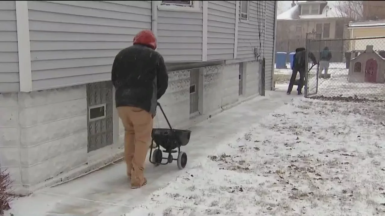 Chicago Seniors Get Help Clearing Snow Thanks to Dedicated Volunteers