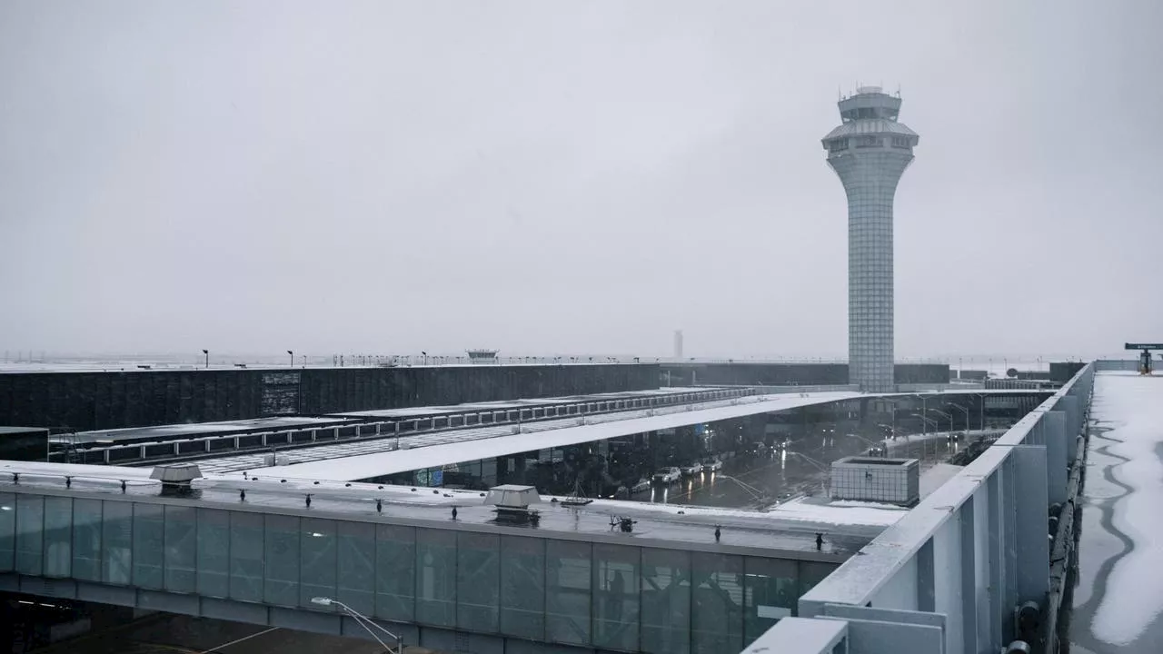 Delta Flight Diverted to Chicago Due to Smoky Odor in Cockpit