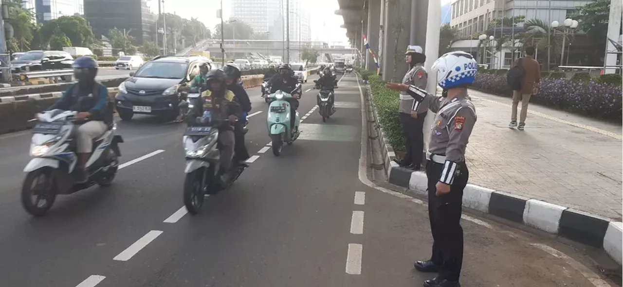 Tim Sabhara dan Brimob Diterjunkan untuk Urai Kemacetan di Jakarta 