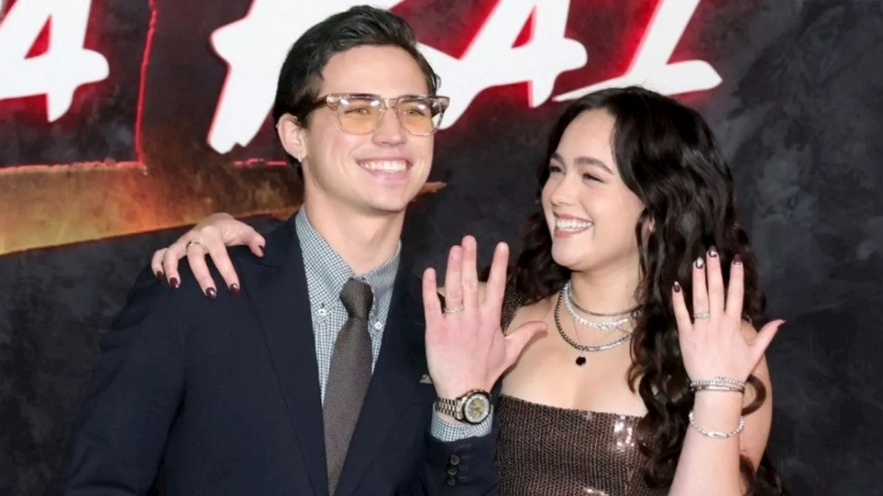 Mary Mouser y Tanner Buchanan se comprometen en el estreno de la sexta temporada de «Cobra Kai»