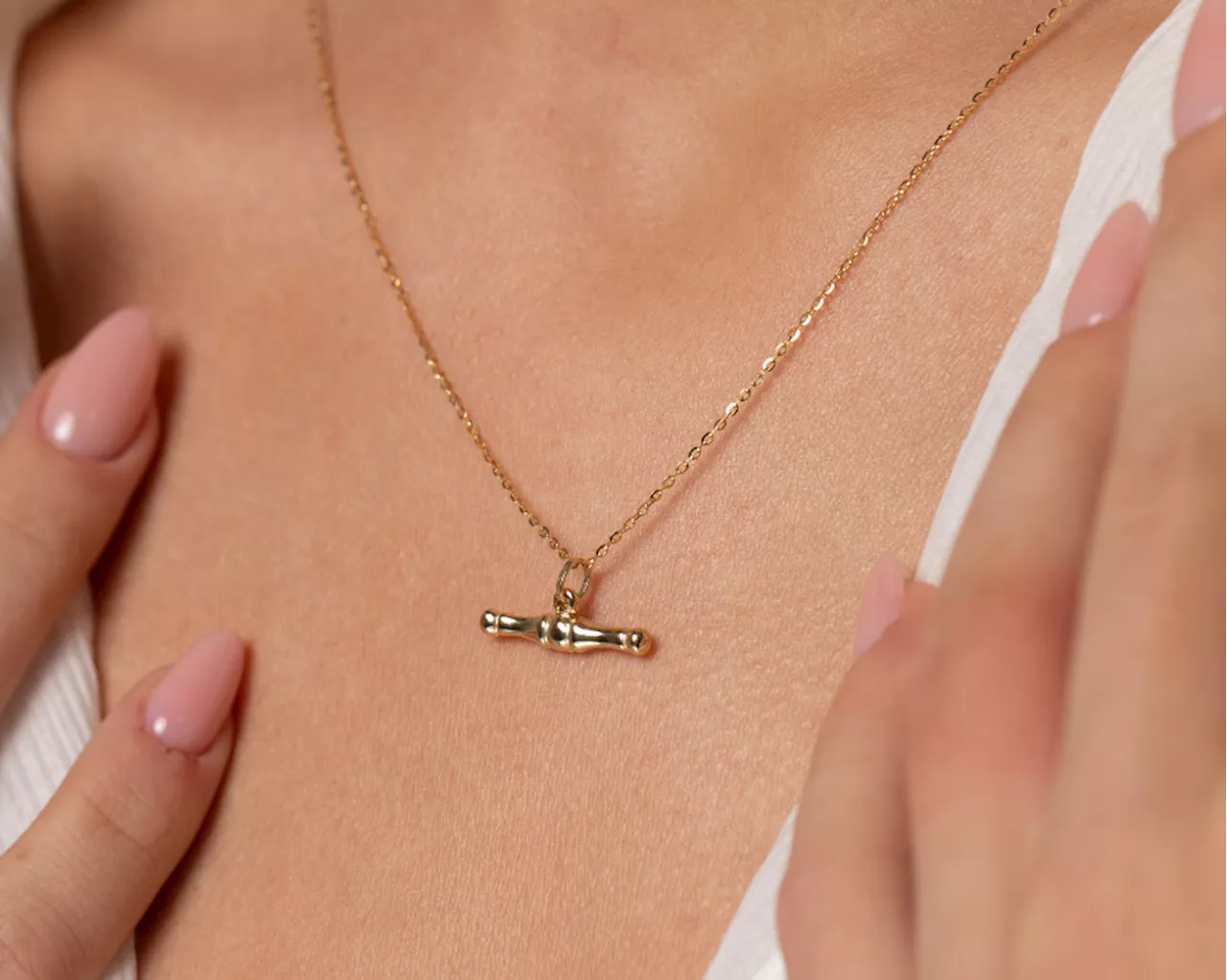 Win a Stunning 9ct Gold T-Bar Pendant Necklace from Gear Jewellers