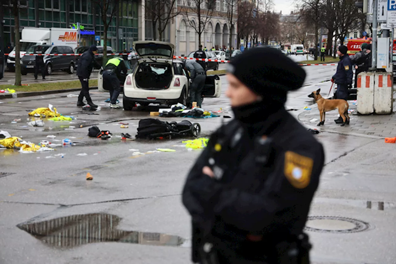 Attentato a Monaco di Baviera: Auto s'impenetra in folla ferendo 30 persone