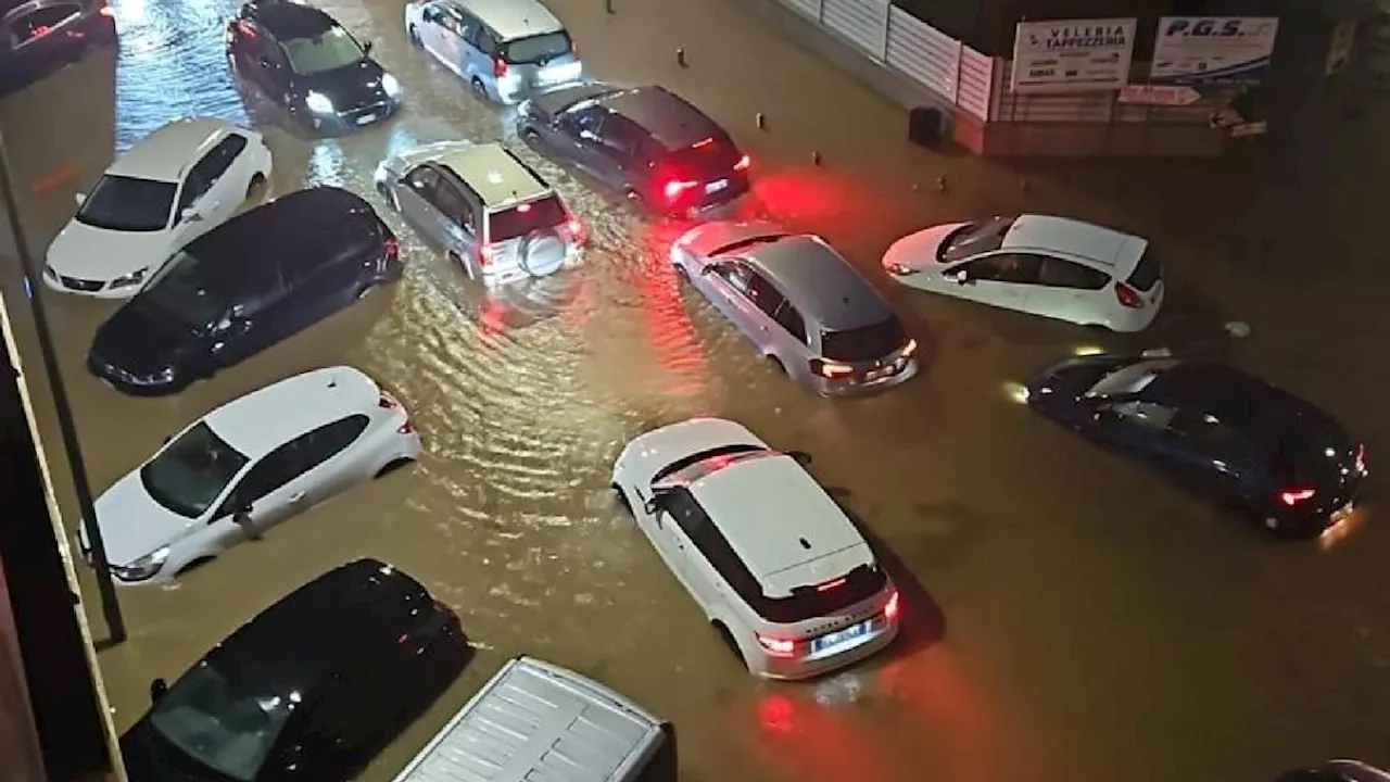 Alluvione all’Isola d’Elba: auto sommerse e strade come fiumi a Portoferraio