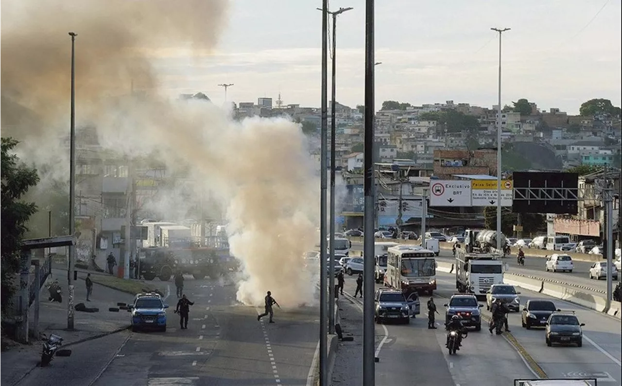 Caos no Rio: Operação contra traficante Peixão causa tiroteios e veículos incendiados