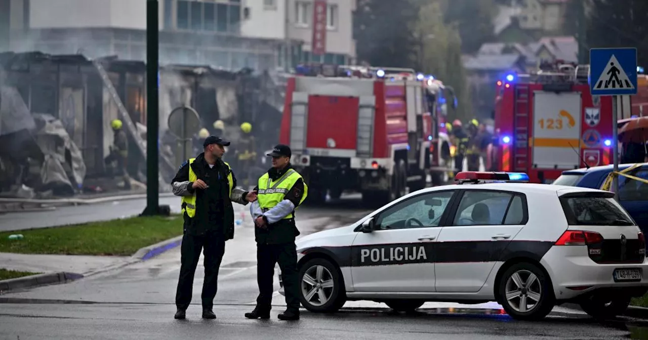 Eine Stadt in Angst: Mann, der seine Frau und Kind erwürgte, auf der Flucht