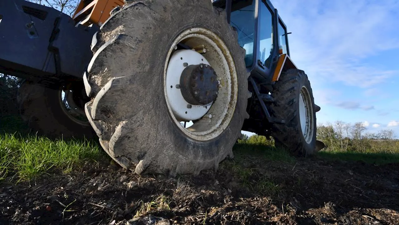 Un homme de 66 ans grièvement blessé après un rare accident de tracteur