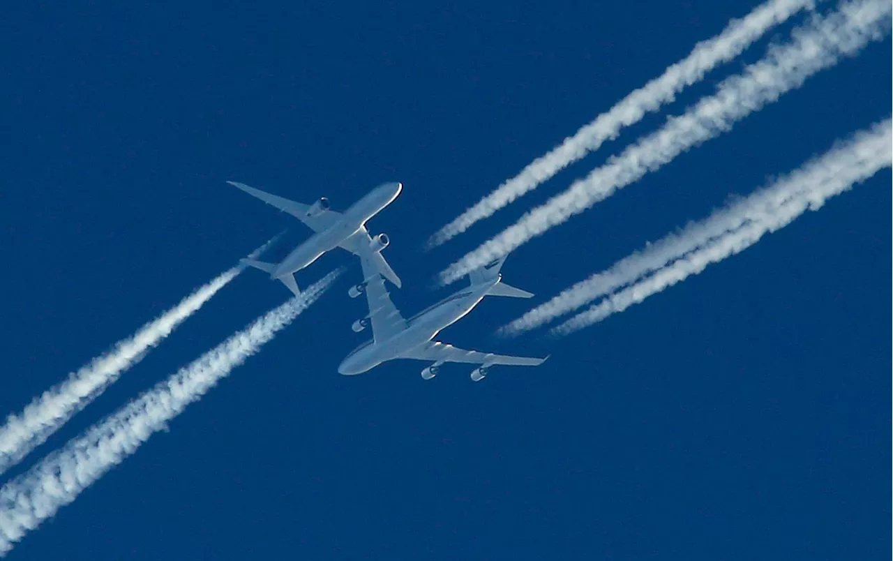 Réduire les traînées de condensation : une solution à moindre coût pour l'aviation