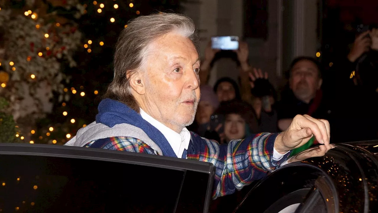 Paul McCartney suona un concerto a sorpresa al Bowery Ballroom